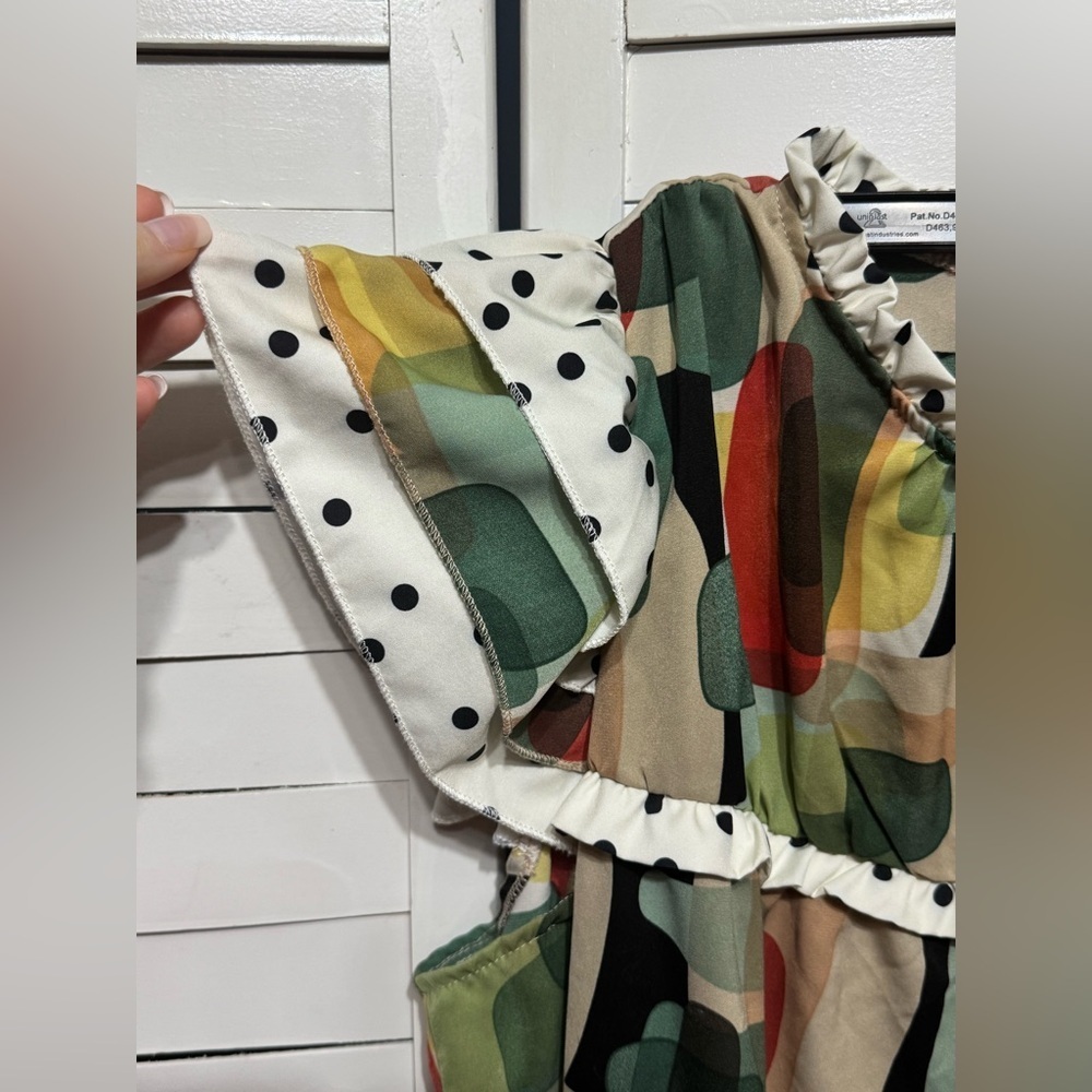 SHEIN Multicolor Abstract Blouse with Polka Dot Accents - Picture 2 of 4